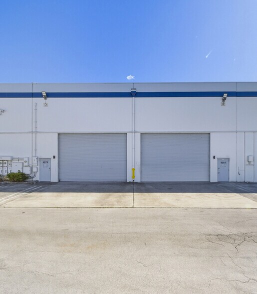 4079 NW 79th Ave, Doral, FL à louer - Photo de l’immeuble – Image 3 sur 6