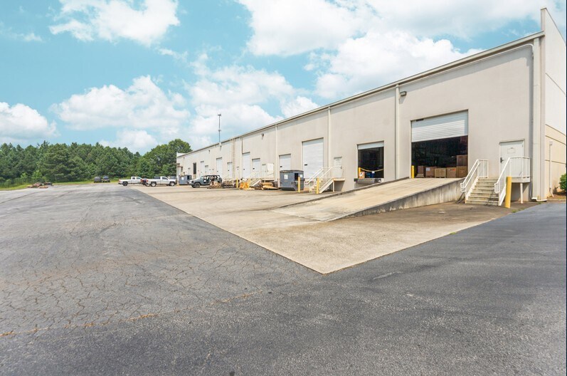 480 Brogdon Rd, Suwanee, GA à louer - Photo de l’immeuble – Image 2 sur 8