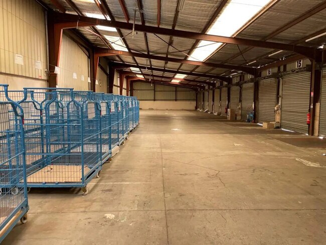 Plus de détails pour Bureau, Industriel/Logistique à louer
