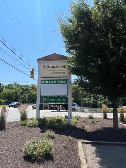 52-70 Mendon Rd, Cumberland, RI à louer - Photo de l’immeuble – Image 3 sur 3