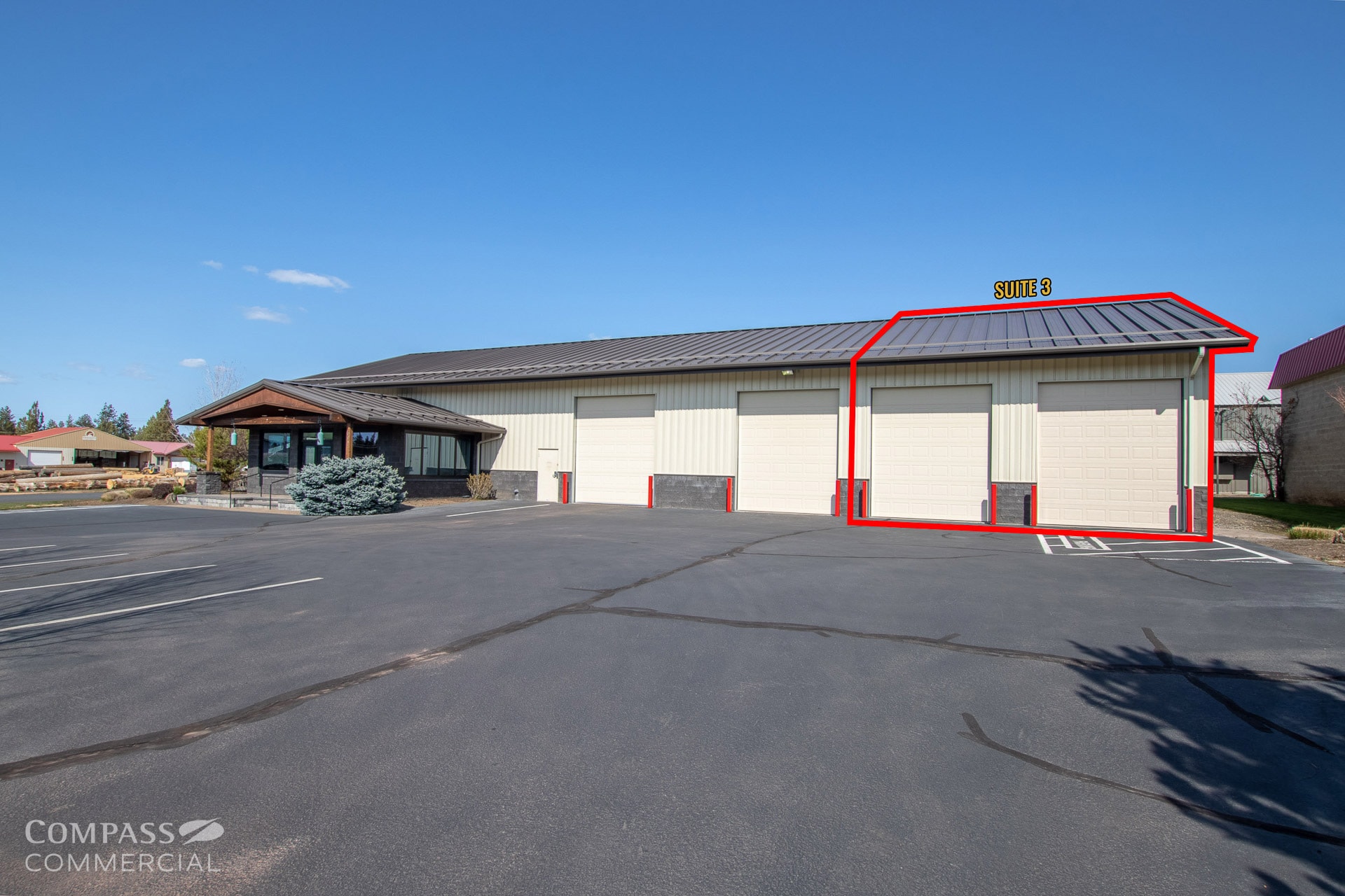 692 N Aylor Ct, Sisters, OR à louer Photo de l’immeuble– Image 1 sur 1