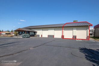 692 N Aylor Ct, Sisters, OR à louer Photo de l’immeuble– Image 1 sur 1