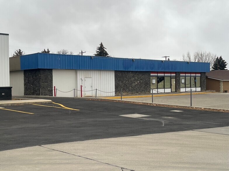 577 W Coulter Ave, Powell, WY à louer - Photo principale – Image 1 sur 8