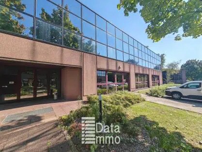 21 Rue Albert Einstein, Champs-sur-Marne à louer - Photo de l’immeuble – Image 1 sur 6