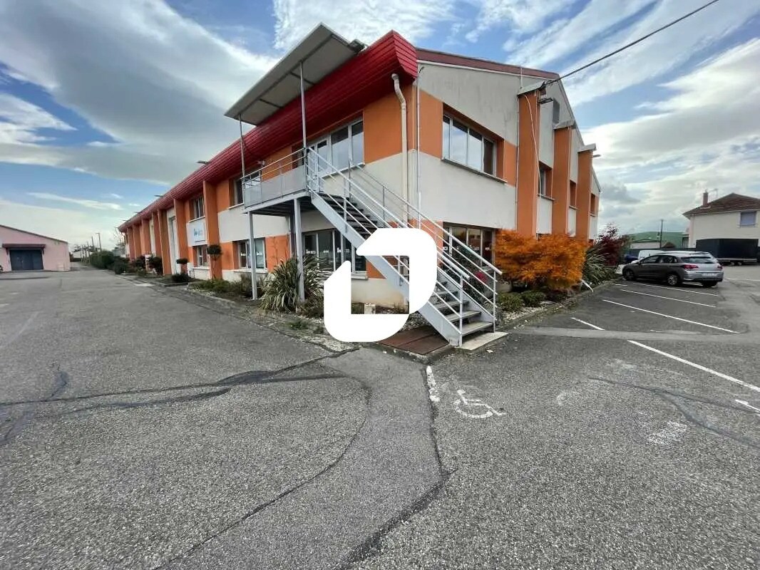 Bureau dans Décines-Charpieu à louer Photo de l’immeuble– Image 1 sur 15