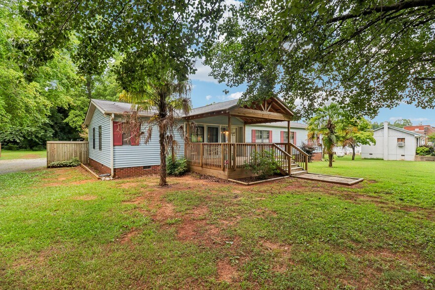 122 S Main St, New London, NC à vendre - Photo principale – Image 1 sur 1