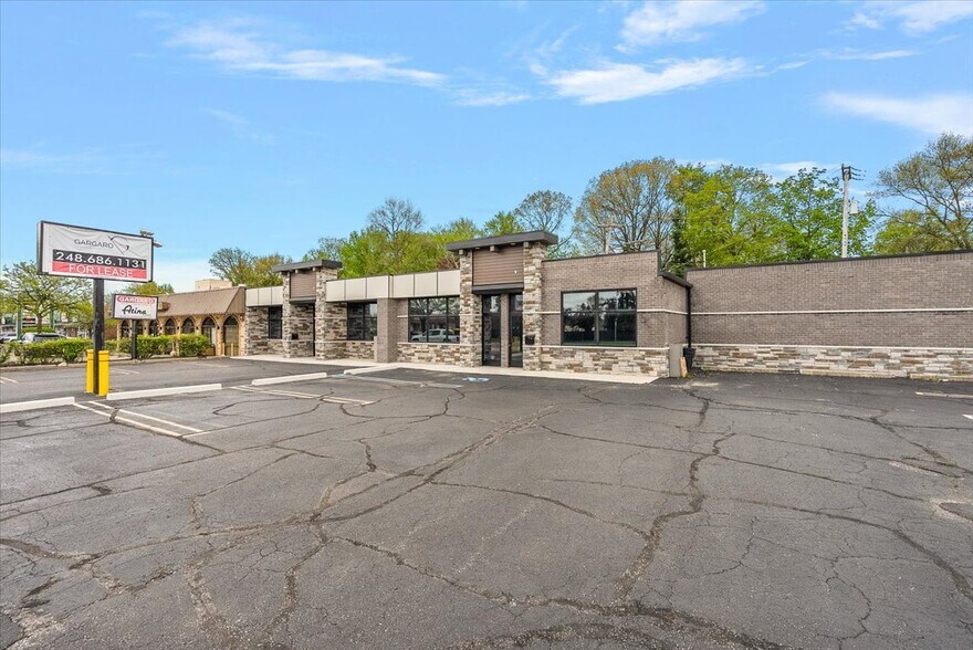 33535-33537 7 Mile Rd, Livonia, MI à louer - Photo de l’immeuble – Image 3 sur 17