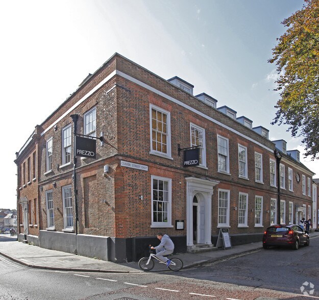 Queens House & D’Arcy House portefeuille de 2 biens à vendre sur LoopNet.fr - Photo de l’immeuble – Image 2 sur 25