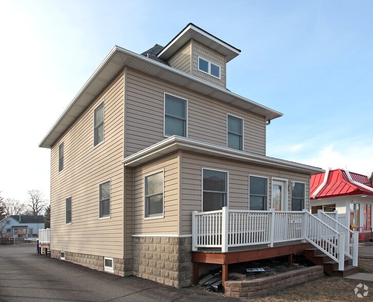 511 4th St NW, Faribault, MN à vendre - Photo principale – Image 1 sur 2