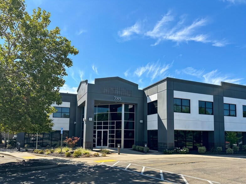 785 Orchard Dr, Folsom, CA à louer - Photo de l’immeuble – Image 3 sur 21