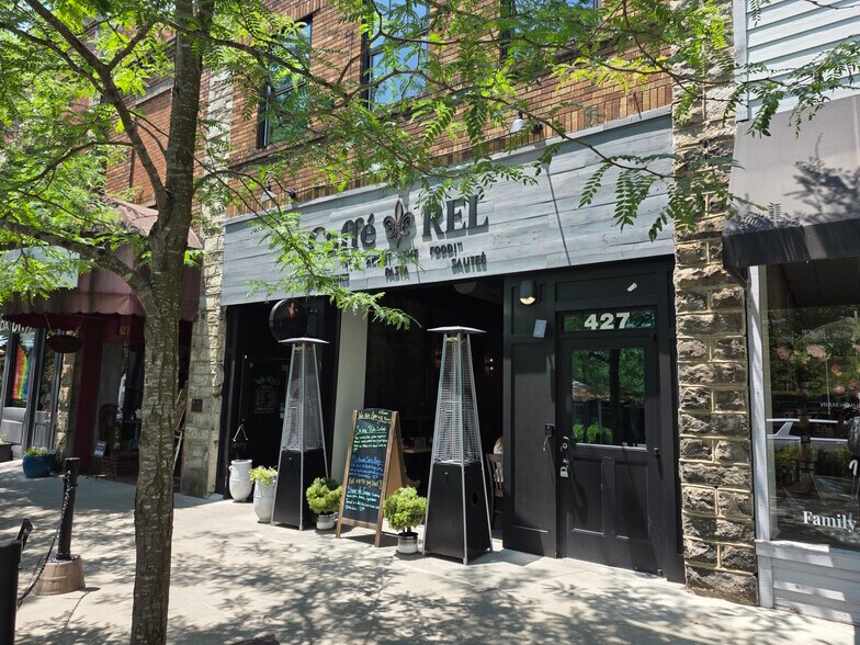 425 N Main St, Hendersonville, NC à vendre - Photo de l’immeuble – Image 3 sur 17