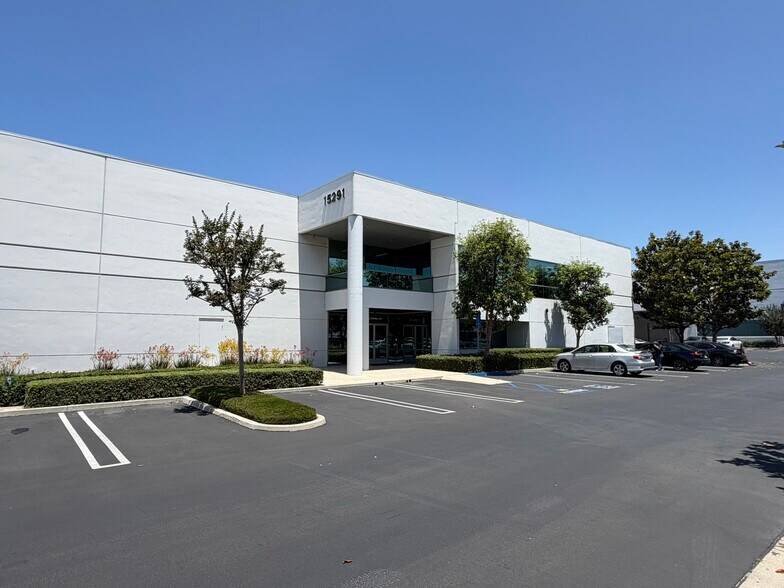 15291 Barranca Pky, Irvine, CA à louer - Photo principale – Image 1 sur 11