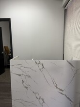 1232 E Broadway Rd, Tempe, AZ à louer Photo intérieure– Image 2 sur 8