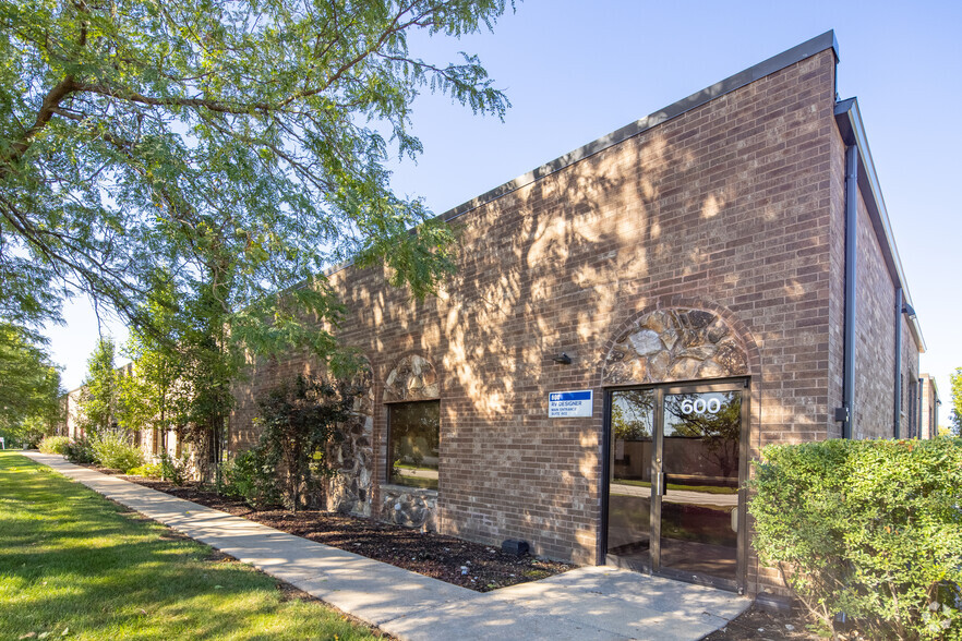 600-668 Wheeling Rd, Wheeling, IL à louer - Photo de l’immeuble – Image 1 sur 6