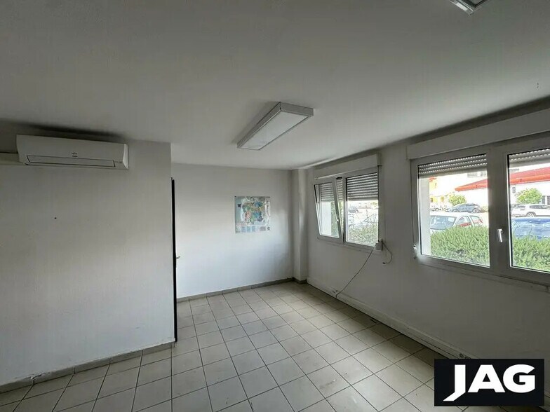 Local d’activités dans Décines-Charpieu à louer - Photo intérieure – Image 3 sur 8