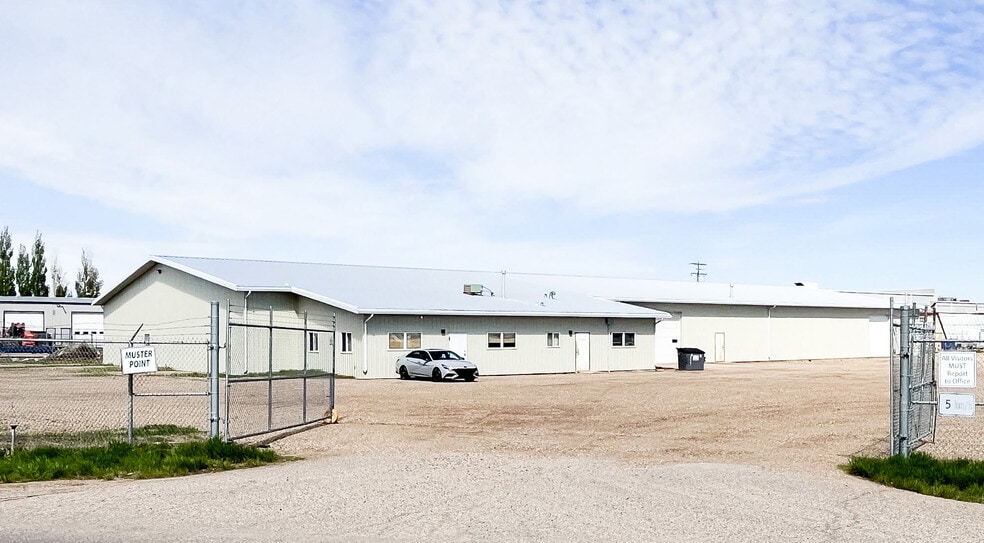 1276 32 St SW, Medicine Hat, AB à louer - Photo principale – Image 1 sur 8
