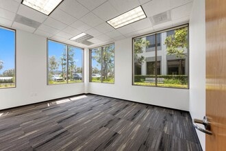 200 Commerce Dr, Irvine, CA à louer Photo intérieure– Image 2 sur 9