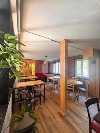 Plus de détails pour Local commercial à louer