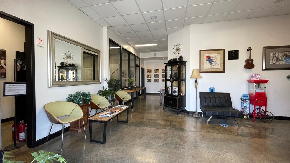 302 Oceanside Blvd, Oceanside, CA à louer - Hall d’entrée – Image 3 sur 59