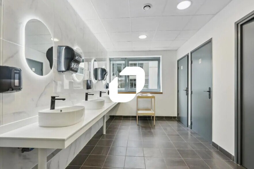 Bureau dans Lognes à louer - Photo de l’immeuble – Image 3 sur 11