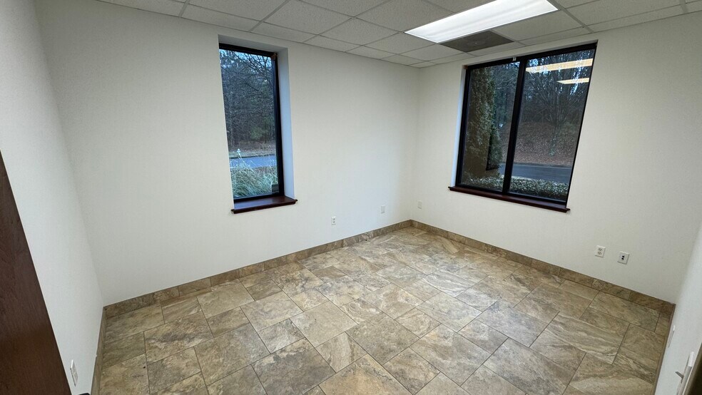 6065 Parkway North Dr, Cumming, GA à louer - Photo de l’immeuble – Image 2 sur 11