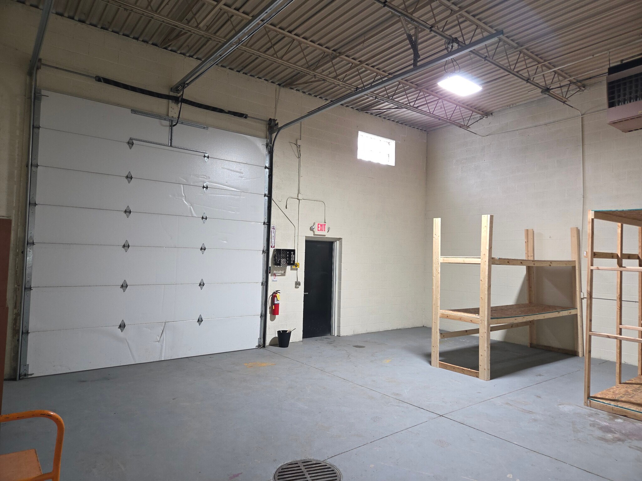 14500-14550 E 11 Mile Rd, Warren, MI à louer Photo intérieure– Image 1 sur 3