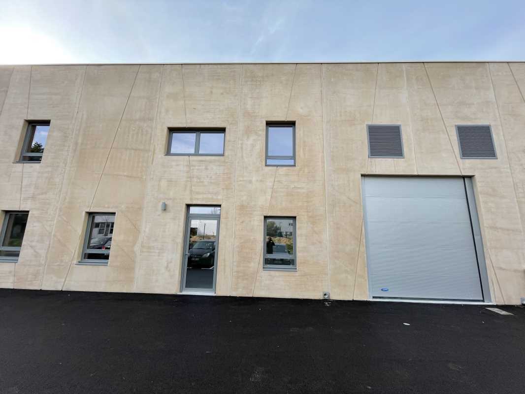 130 Rue Frédéric Joliot Curie, Aix-en-Provence à louer Photo de l’immeuble– Image 1 sur 6