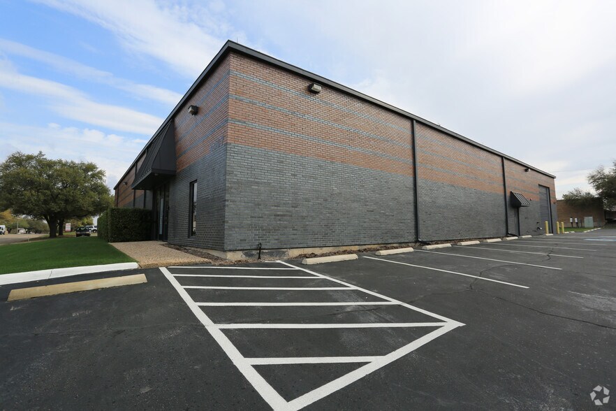 4407 Alpha Rd, Dallas, TX à louer - Photo de l’immeuble – Image 2 sur 14