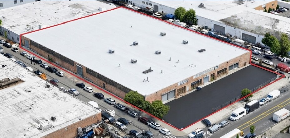 625 Wortman Ave, Brooklyn, NY à vendre - Photo de l’immeuble – Image 2 sur 15