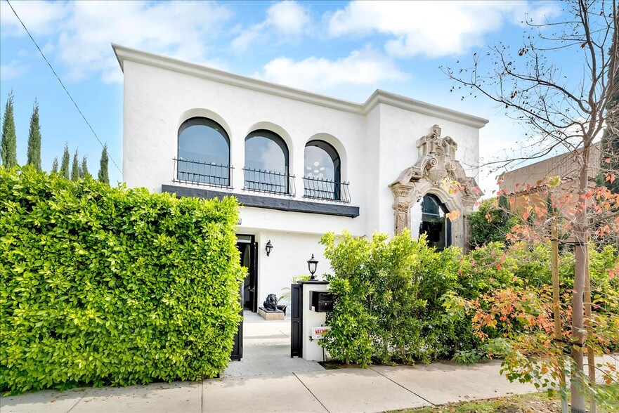 210 S Kenwood St, Glendale, CA à louer - Photo de l’immeuble – Image 2 sur 96