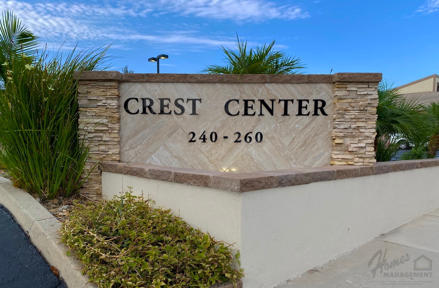240-260 W Crest St, Escondido, CA à louer Photo intérieure– Image 1 sur 5