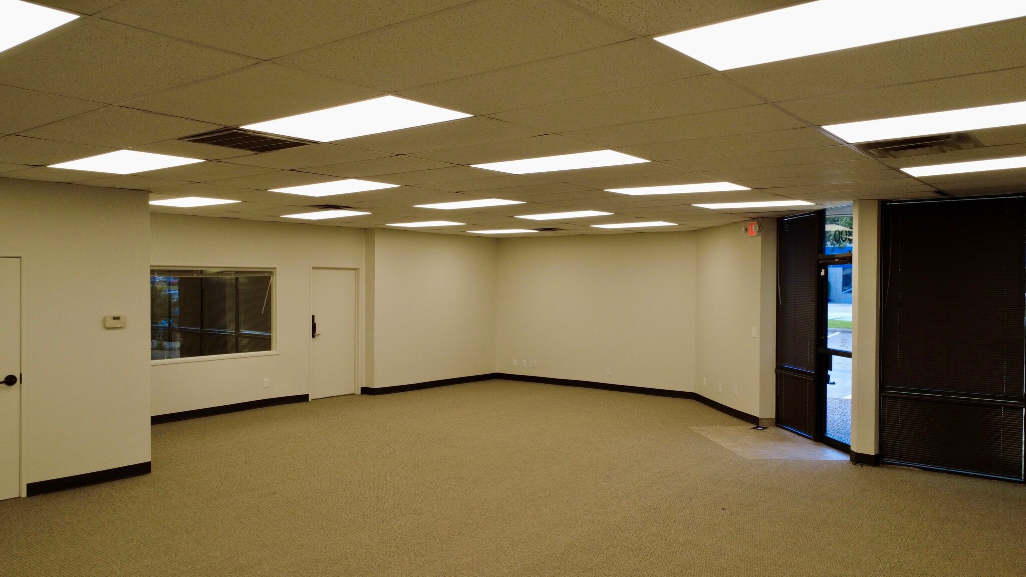 1111 W Carrier Pky, Grand Prairie, TX à louer Photo intérieure– Image 1 sur 5