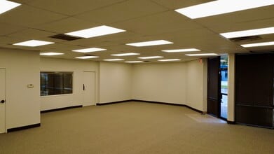 1111 W Carrier Pky, Grand Prairie, TX à louer Photo intérieure– Image 1 sur 5