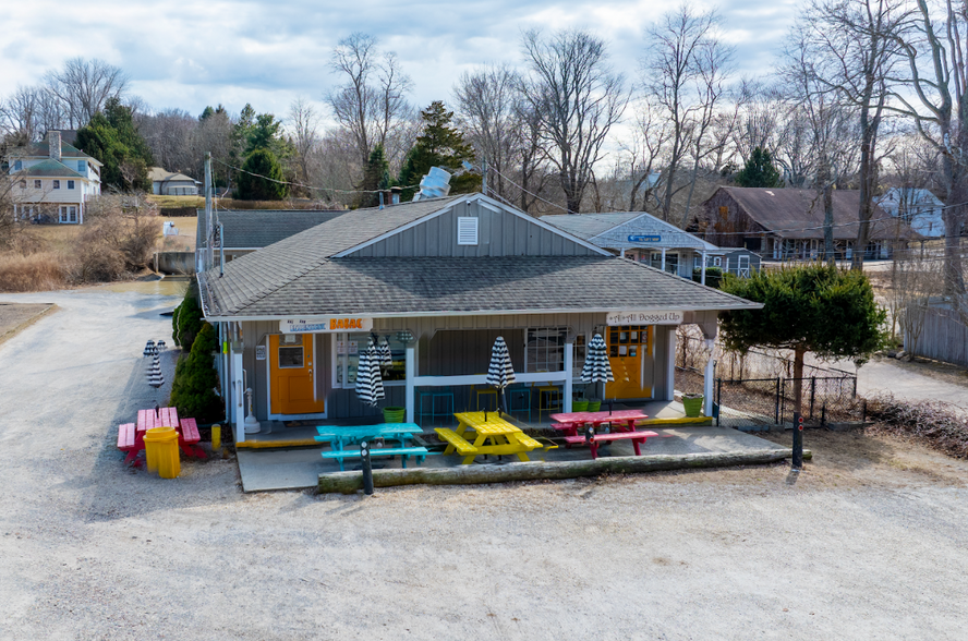 25 West Neck Rd, Shelter Island, NY à vendre - Photo de l’immeuble – Image 3 sur 31