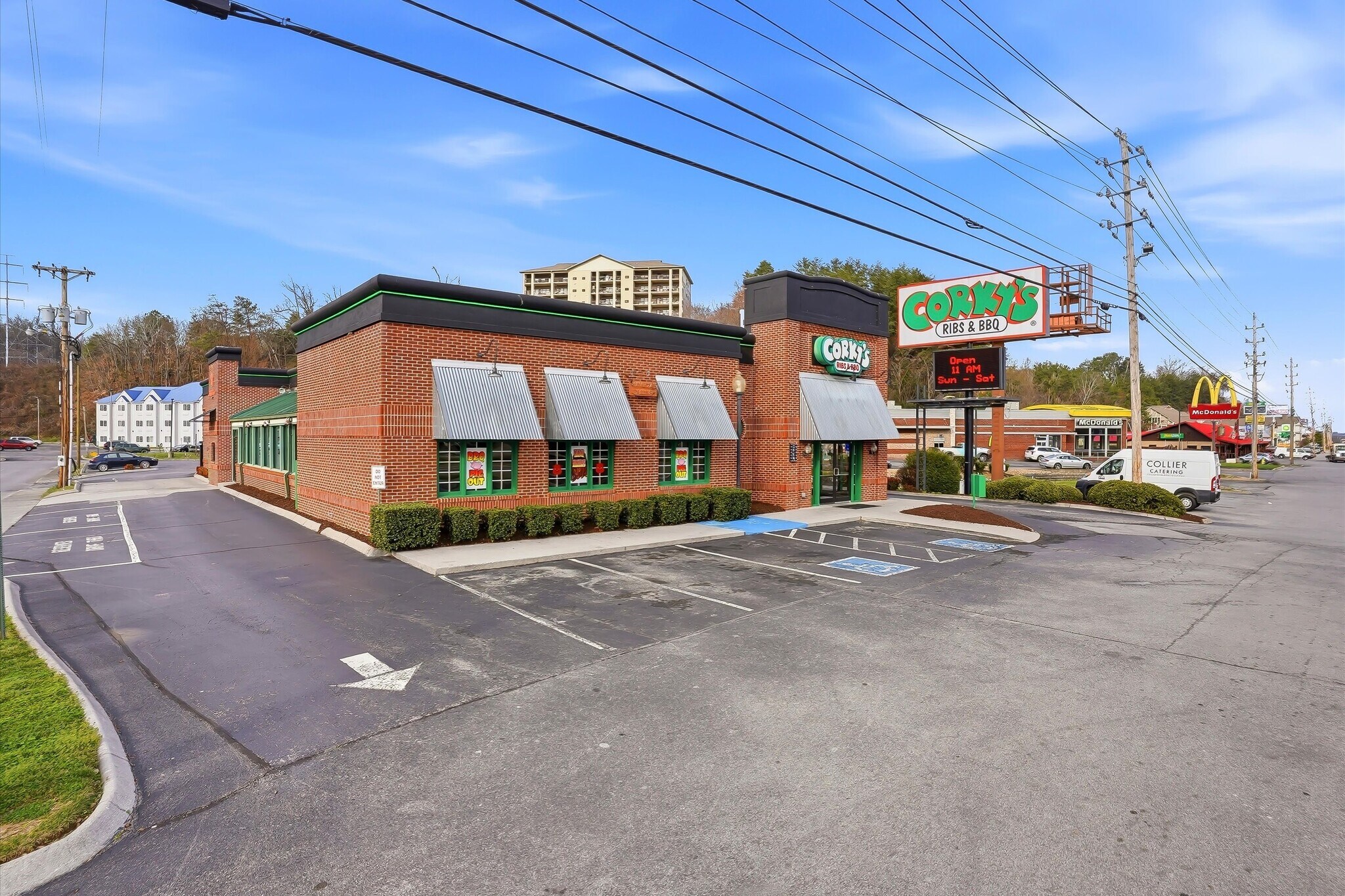 3584 Parkway, Pigeon Forge, TN à louer Photo principale– Image 1 sur 47