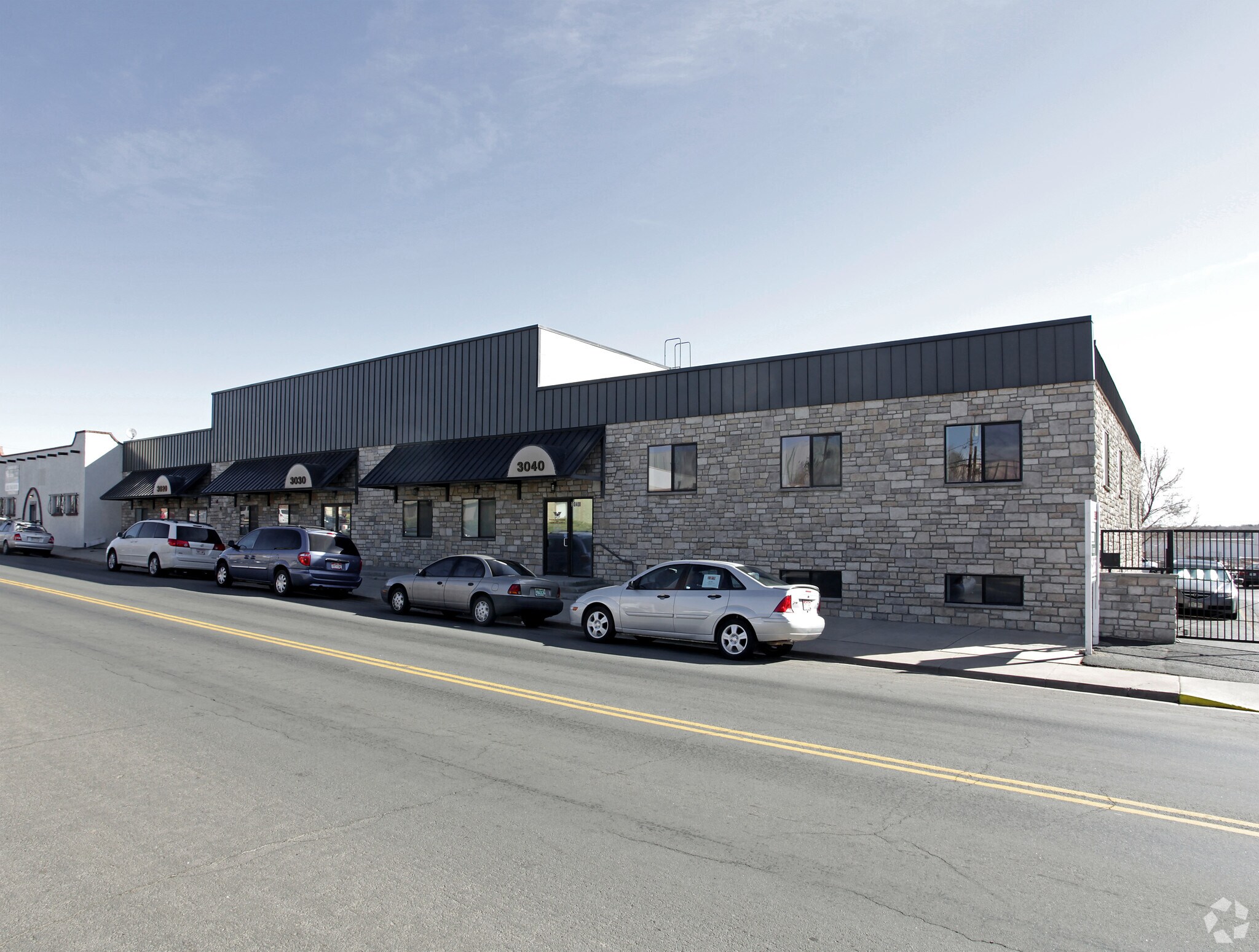3020-3040 S Tejon St, Englewood, CO à louer Photo de l’immeuble– Image 1 sur 5