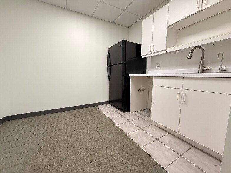 105 Schelter Rd, Lincolnshire, IL à louer - Photo de l’immeuble – Image 2 sur 11