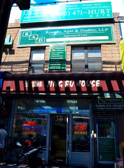 9549 Roosevelt Ave, Flushing, NY à louer - Photo de l’immeuble – Image 3 sur 19