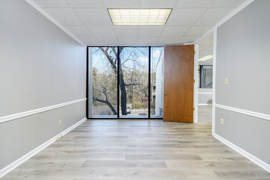 3084 Mercer University Dr, Chamblee, GA à louer - Photo de l’immeuble – Image 3 sur 21