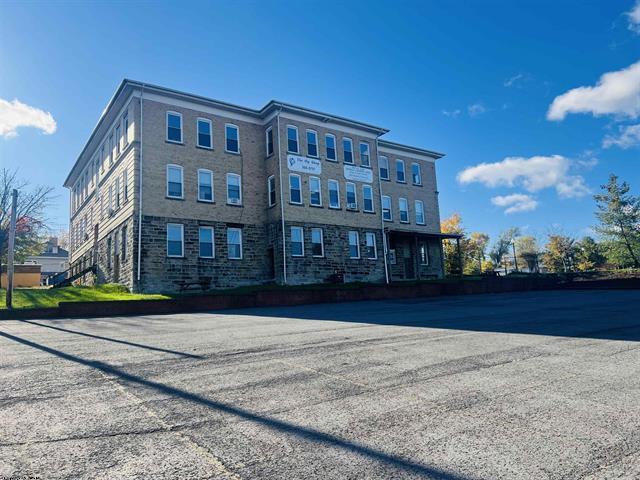 316 Columbia St, Fairmont, WV à vendre - Photo de l’immeuble – Image 3 sur 11