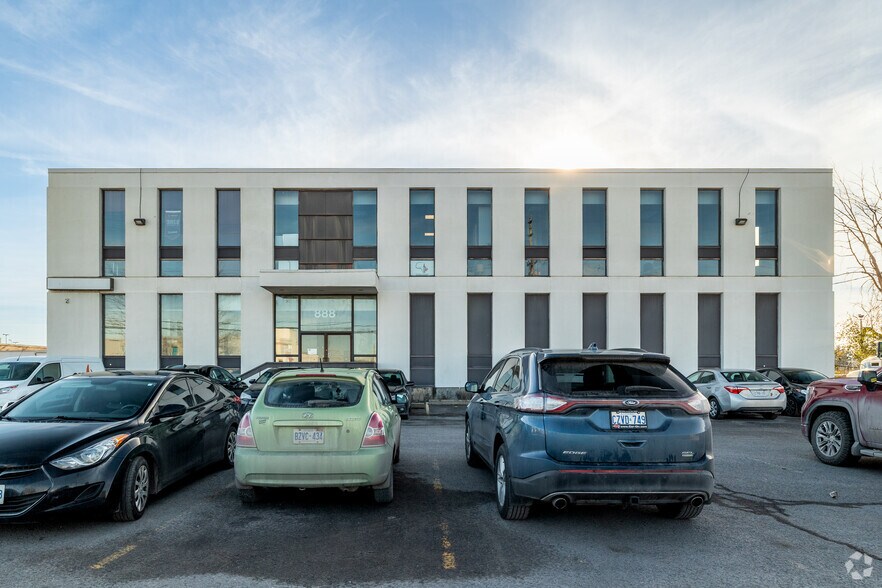 888 Belfast Rd, Ottawa, ON à vendre - Photo de l’immeuble – Image 3 sur 6