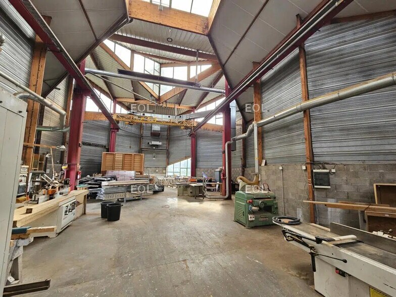 Local d'activités dans Vitry-sur-Seine à vendre - Photo de l’immeuble – Image 2 sur 13