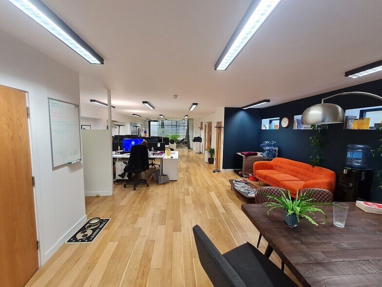 Pooley Dr, Londres à louer - Photo de l’immeuble – Image 2 sur 6