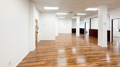 46-20 Queens Blvd, Sunnyside, NY à louer Photo intérieure– Image 2 sur 6