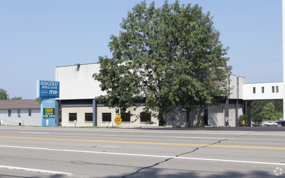 5050 W Ridge Rd, Erie, PA à louer - Photo de l’immeuble – Image 2 sur 10