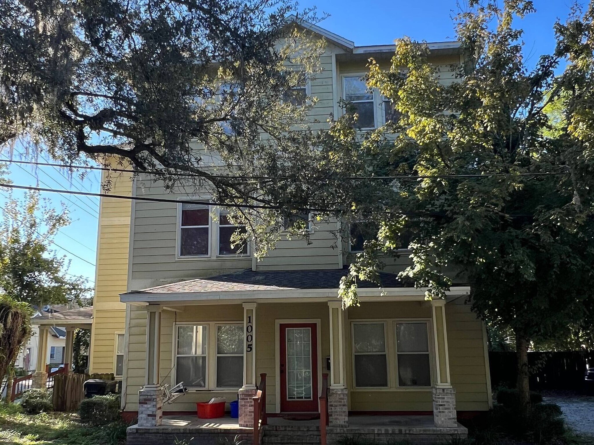 Fully Leased UF Student Housing portefeuille de 2 biens à vendre sur LoopNet.fr Photo principale– Image 1 sur 3