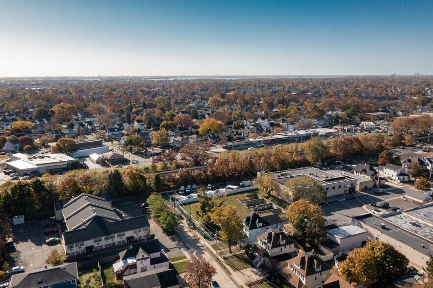 33 Park Pl, Lynbrook, NY à vendre - Aérien – Image 2 sur 23