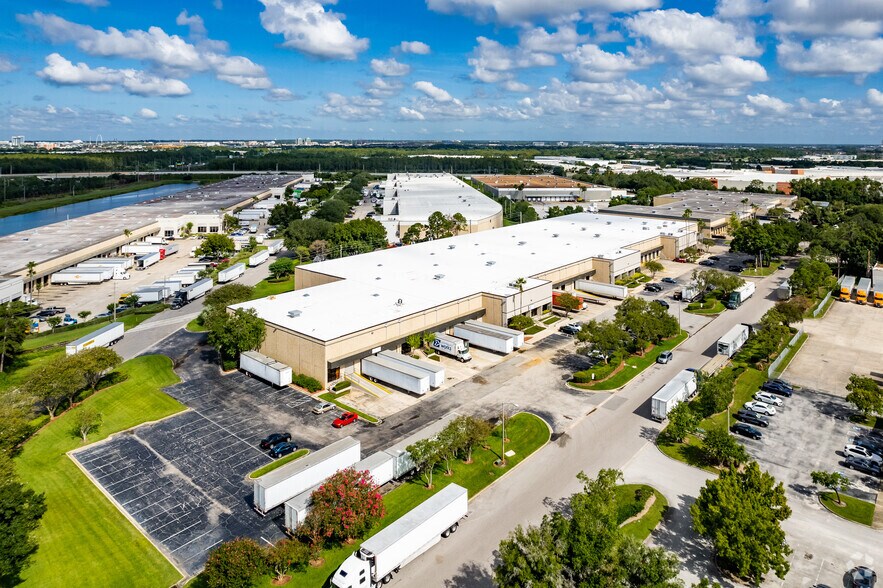 7550-7584 Brokerage Dr, Orlando, FL à louer - Aérien – Image 2 sur 6