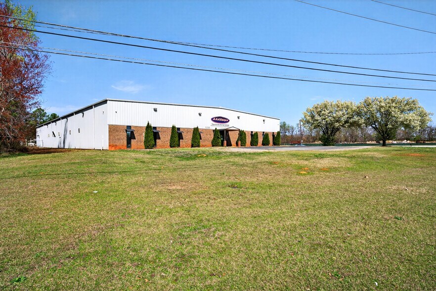 1095 Southport Rd, Spartanburg, SC à vendre - Photo de l’immeuble – Image 2 sur 39