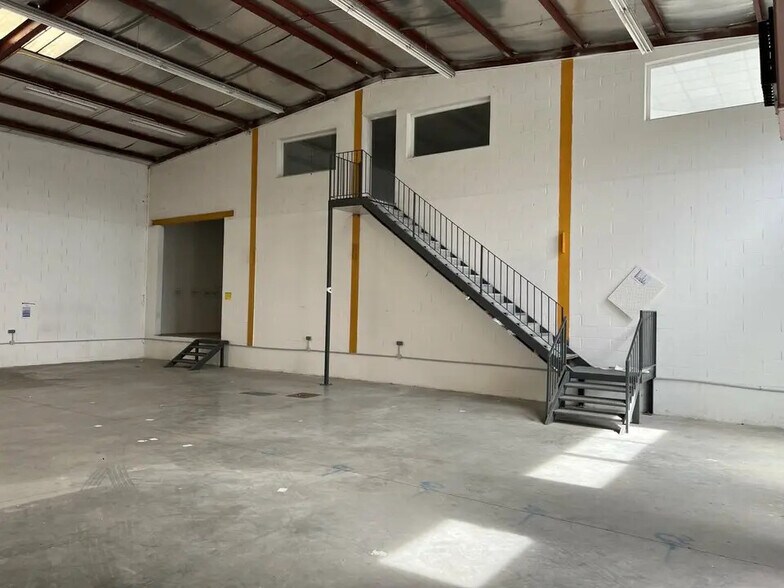 Local d’activités dans Quincy-Voisins à louer - Photo intérieure – Image 2 sur 4